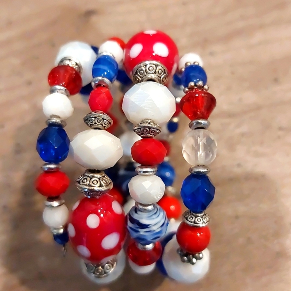 Beautiful beaded 3-layer spiral bracelet